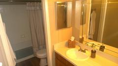 HH1703-Bath.jpg